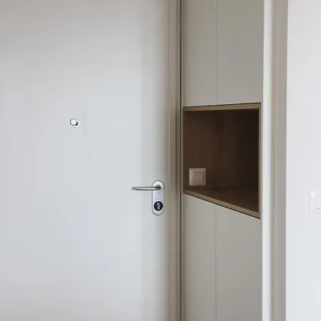 Bright With Garage Apartman